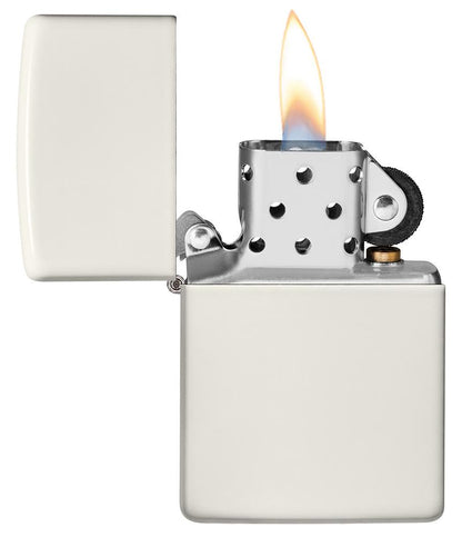 Zippo Aansteker Basismodel Glow In The Dark Matwit Geopend Met Vlam