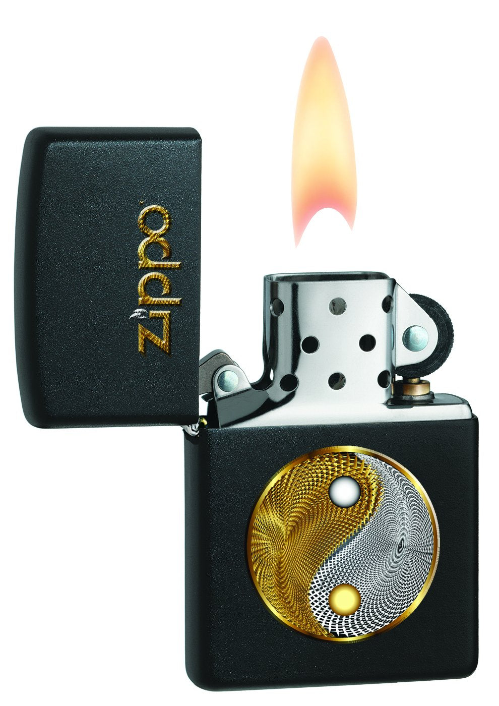 Zippo aansteker met Zippo inscriptie en daaronder Yin Yang-symbool geopend met vlam