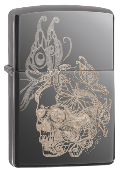 Vue de trois quarts du briquet tempête Zippo Skull Butterfly Design